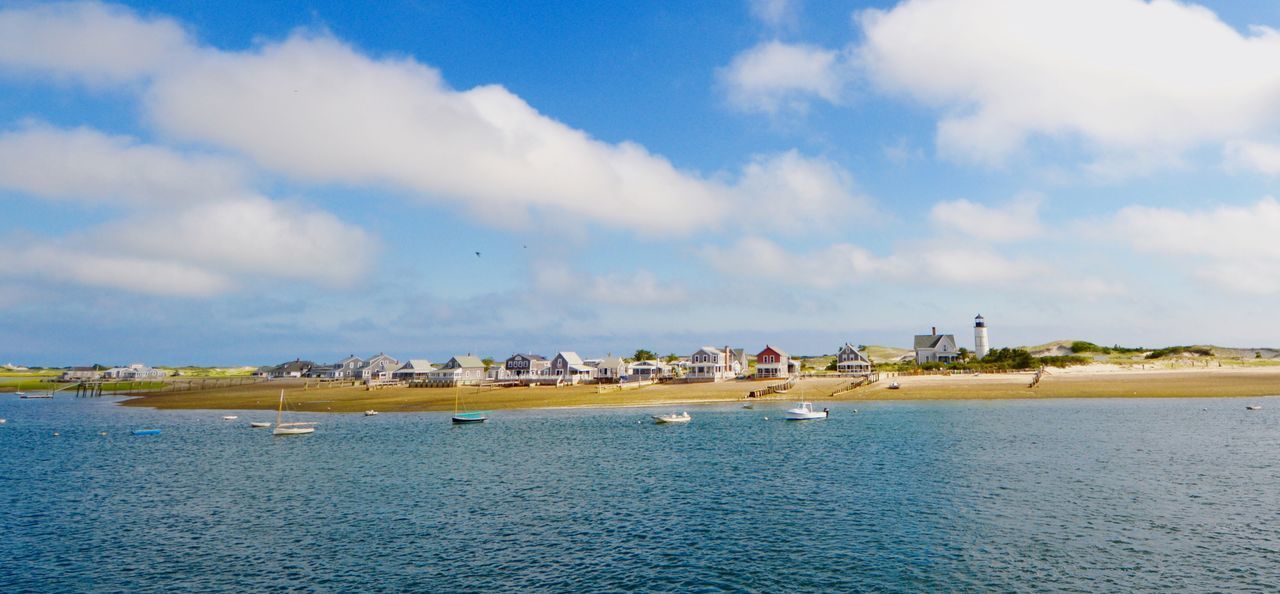 PANORAMIC VIEW OF SEA BY SHORE AGAINST SKY