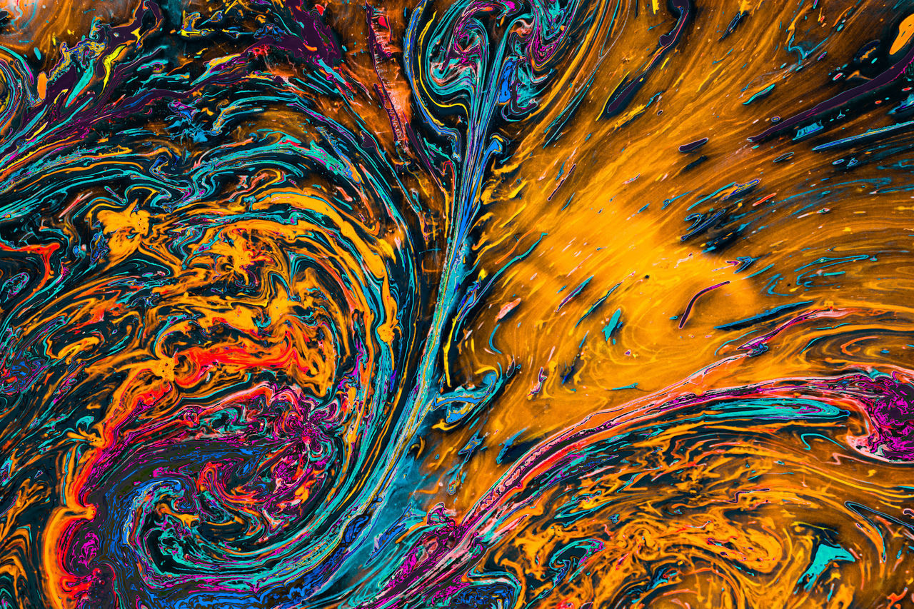 FULL FRAME SHOT OF MULTI COLORED PATTERN ON WATER