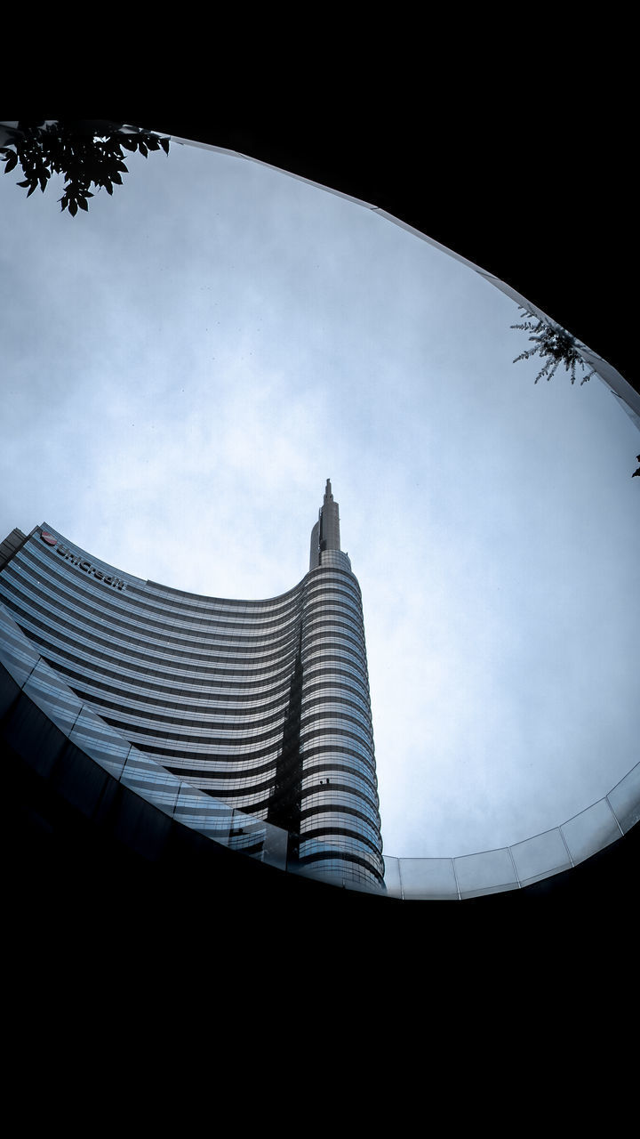 LOW ANGLE VIEW OF BUILDINGS AGAINST CLOUDY SKY