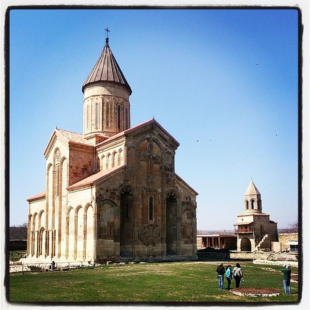 architecture, building exterior, built structure, place of worship, church, religion, spirituality, blue, clear sky, cathedral, dome, famous place, tower, travel destinations, facade, history, tourism