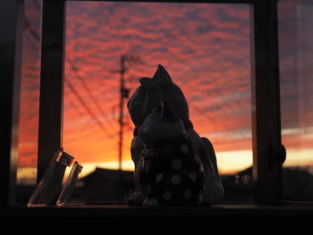 The silhouette and sunset of the lucky cat