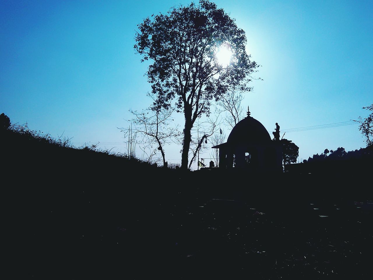 LOW ANGLE VIEW OF SILHOUETTE BUILT STRUCTURE AGAINST SKY