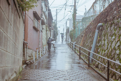 Narrow alley in city