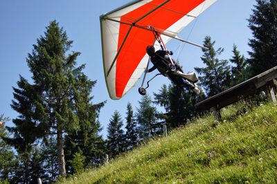 Hang gliding take off