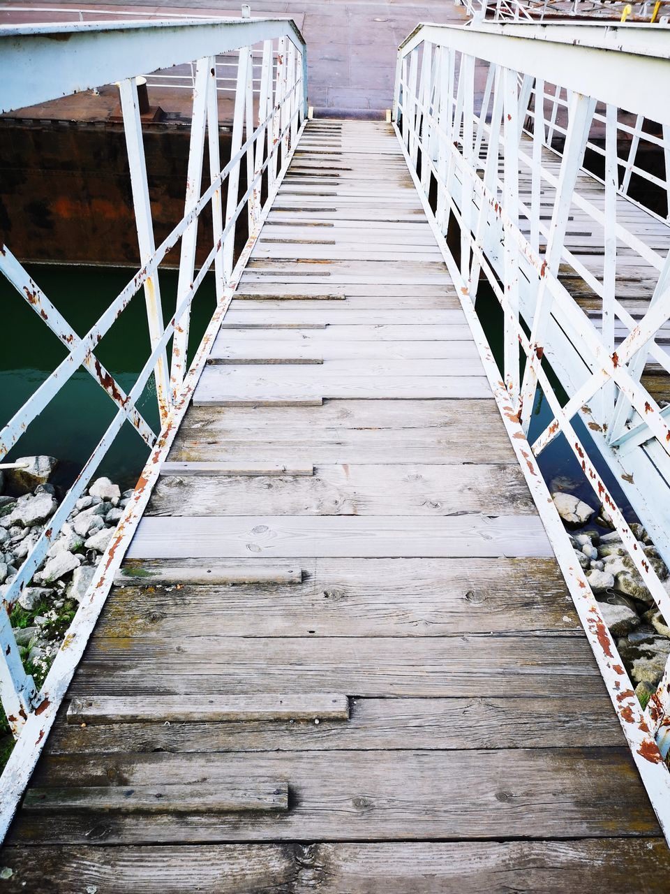 HIGH ANGLE VIEW OF WOODEN FOOTBRIDGE