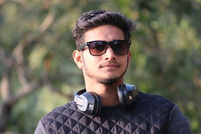 Portrait of young man wearing sunglasses