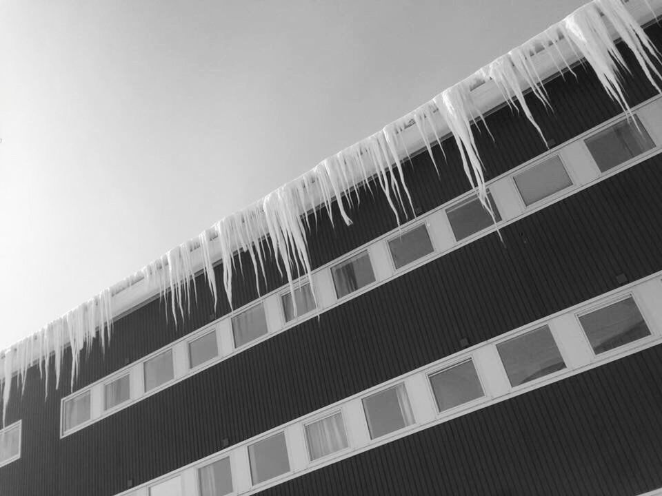 balcony, no people, built structure, low angle view, day, outdoors, architecture