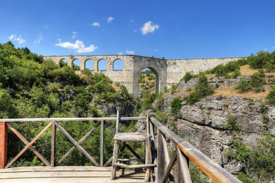 Arch bridge against sky