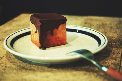 Close-up of bread in plate on table