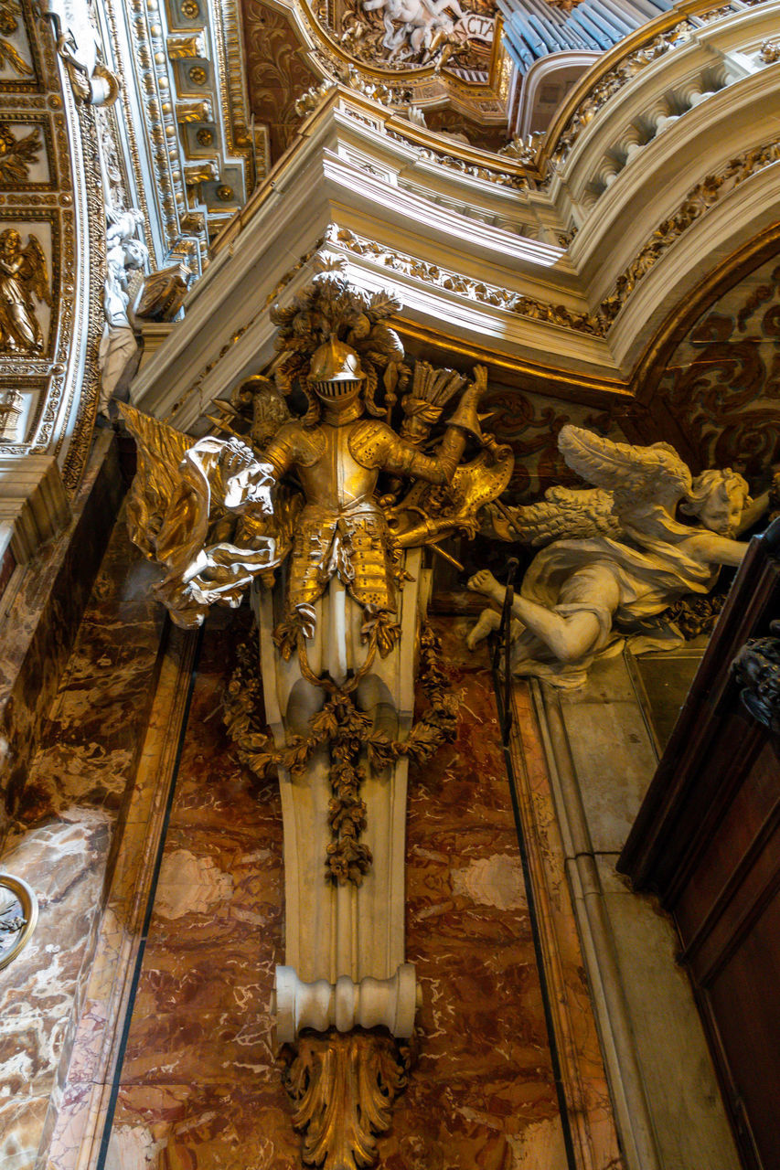 LOW ANGLE VIEW OF STATUES ON BUILDING