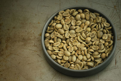 Un-roasted green coffee beans