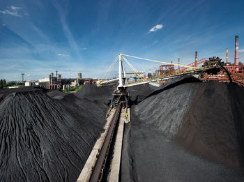 Conveyor belts moving gravel at construction site