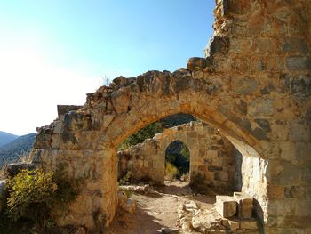 Old ruin building against sky