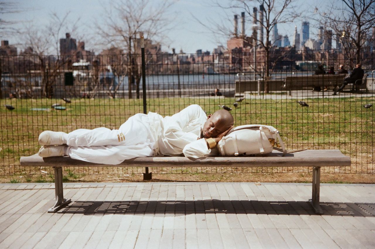 relaxation, lying down, one person, full length, sleeping, day, bench, real people, resting, park, lying on back, young adult, women, nature, lifestyles, park - man made space, casual clothing, lying on front, leisure activity