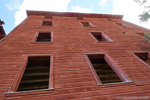architecture, building exterior, built structure, window, low angle view, brick wall, sky, building, residential structure, residential building, old, day, house, outdoors, no people, glass - material, weathered, exterior, wall - building feature, city