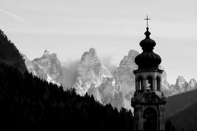 View of a building with mountain in background