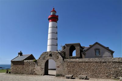 Lighthouse and abbey ruins 