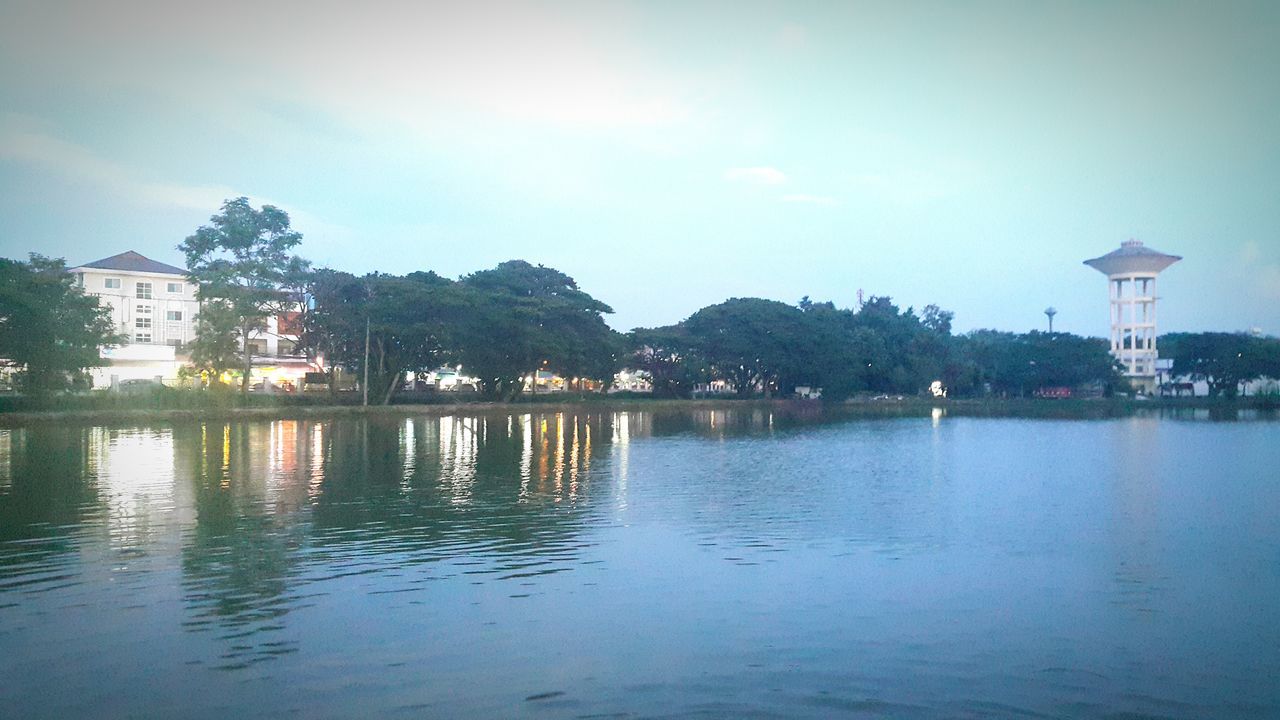 water, waterfront, reflection, building exterior, lake, architecture, built structure, sky, tree, river, tranquility, tranquil scene, scenics, house, rippled, nature, mid distance, beauty in nature, outdoors, calm