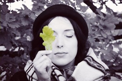 Portrait of a beautiful young woman holding flower