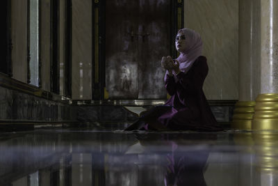 Side view of woman looking away