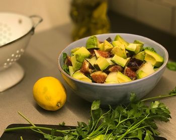 Avocado and figs salad