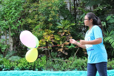 Young girls playing balloons