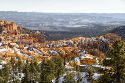 First sights of the incredible byrce canyon national park from sunrise point at midday