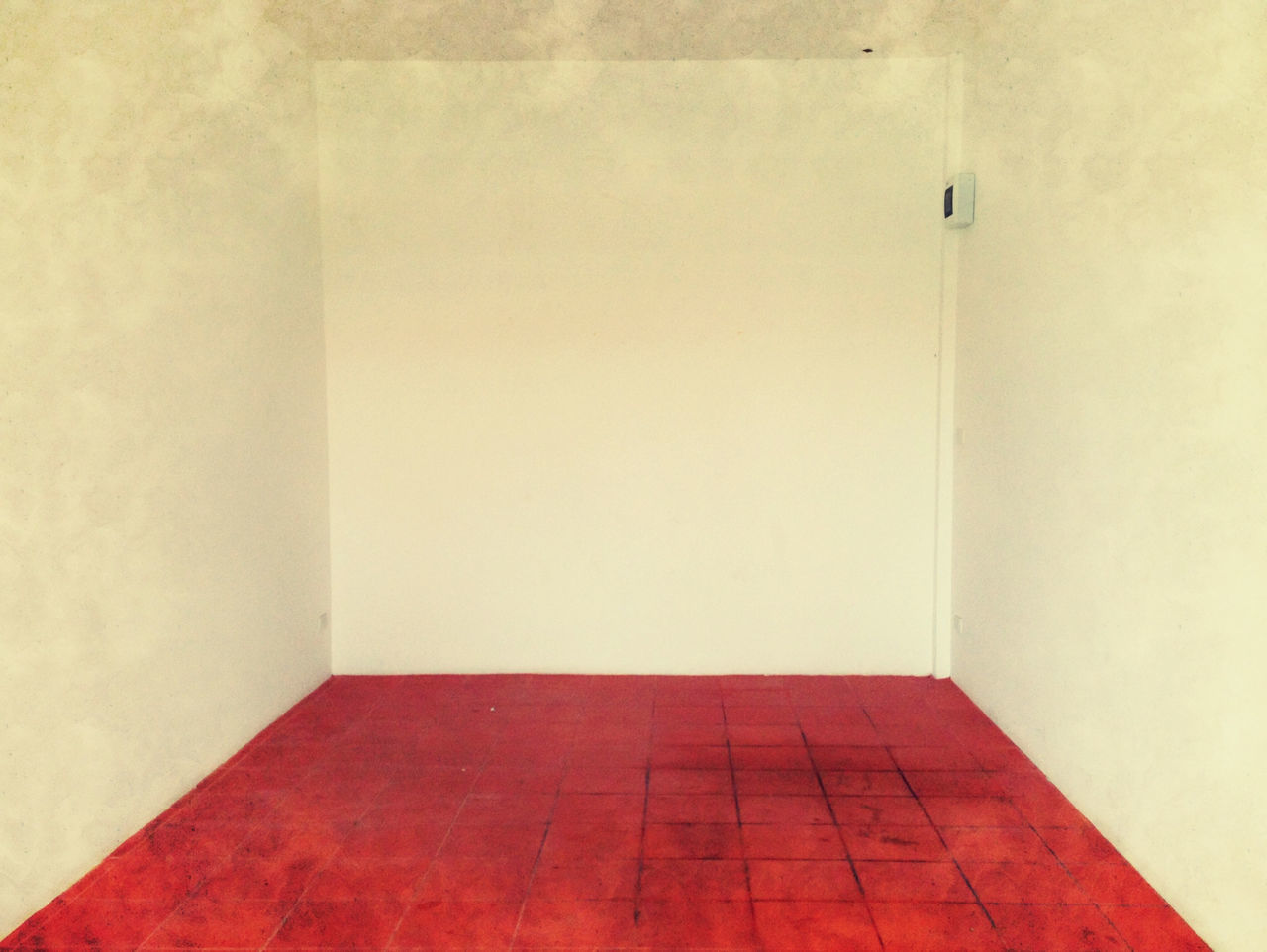 indoors, wall - building feature, architecture, built structure, tiled floor, wall, flooring, red, tile, copy space, door, no people, home interior, white color, pattern, shadow, day, corridor, absence, empty