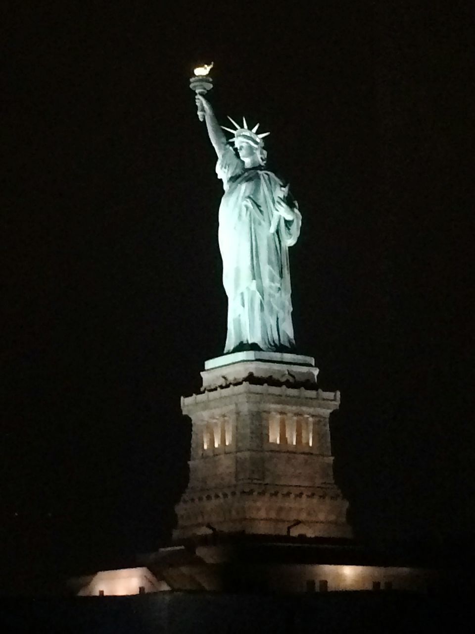 statue, sculpture, human representation, art and craft, art, creativity, low angle view, famous place, travel destinations, international landmark, tourism, monument, travel, clear sky, copy space, statue of liberty, capital cities, history