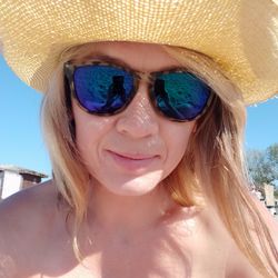 Portrait of beautiful woman wearing sunglasses