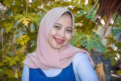 Portrait of a smiling young woman