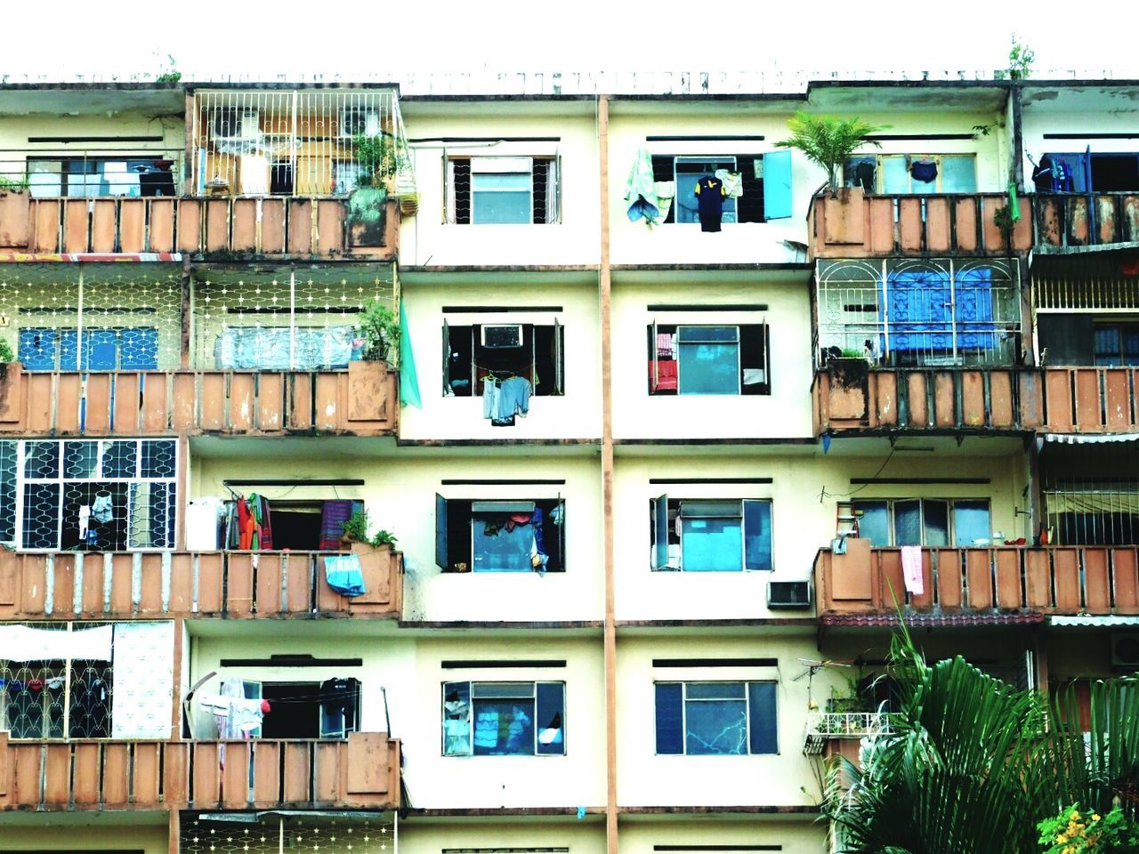 built structure, architecture, no people, balcony, air conditioner, outdoors, day