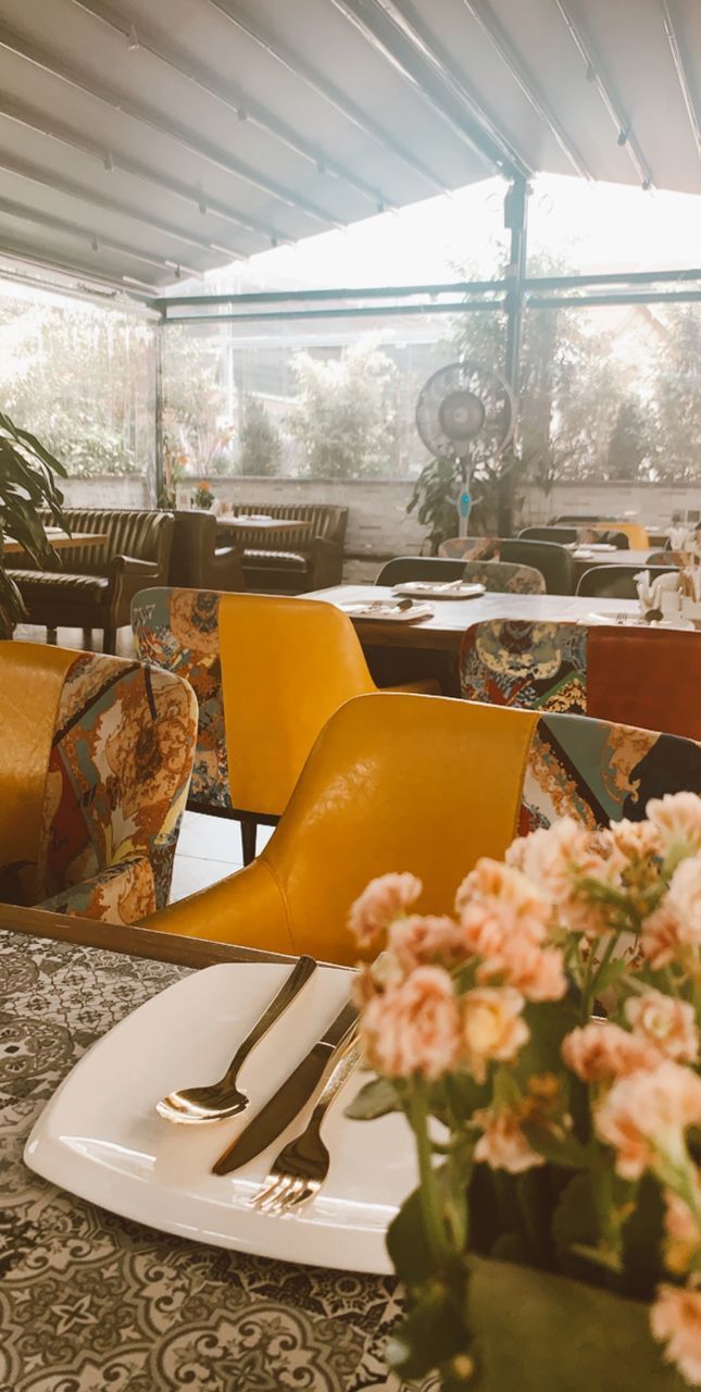 FLOWERS IN VASE ON TABLE