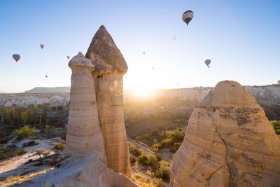 Beautiful scenery flight of balloons in the mountains of cappadocia in love valley
