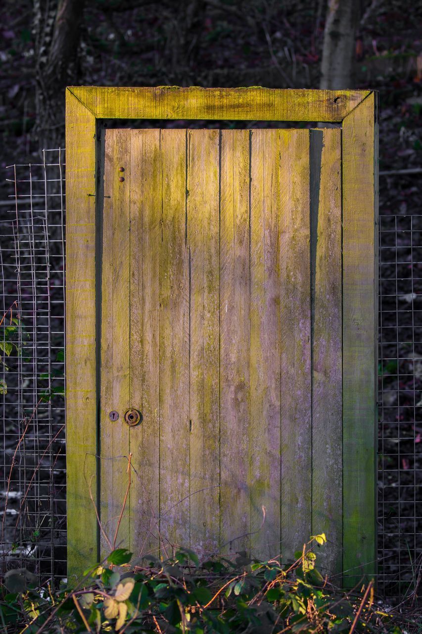 CLOSE-UP OF METAL GATE AGAINST BRICK WALL