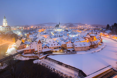 Winter view old town of cesky krumlov and church in cesky krumlov, czech republic