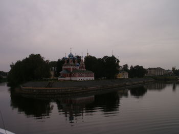 Reflection of building in lake against sky