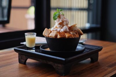 Orange milk tea shaved ice with toast.