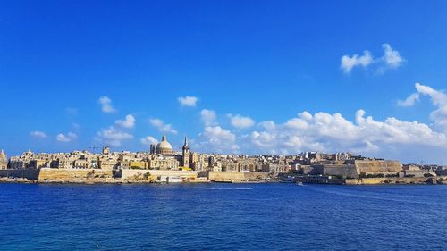 Panoramic view of sea and buildings against sky