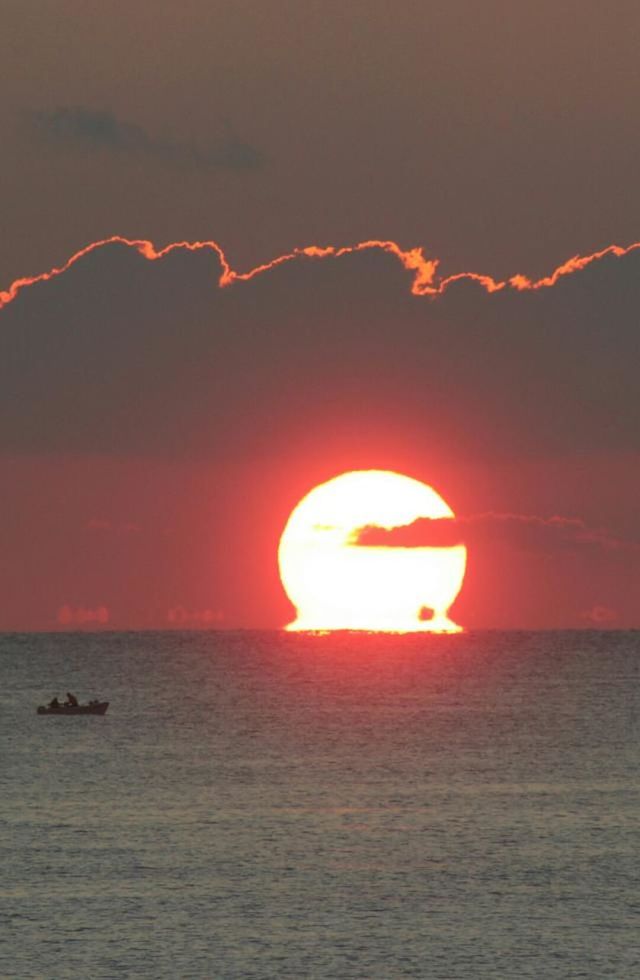 sunset, sea, water, scenics, sun, sky, beauty in nature, tranquil scene, horizon over water, tranquility, waterfront, orange color, idyllic, nature, cloud - sky, rippled, reflection, cloud, outdoors, dramatic sky