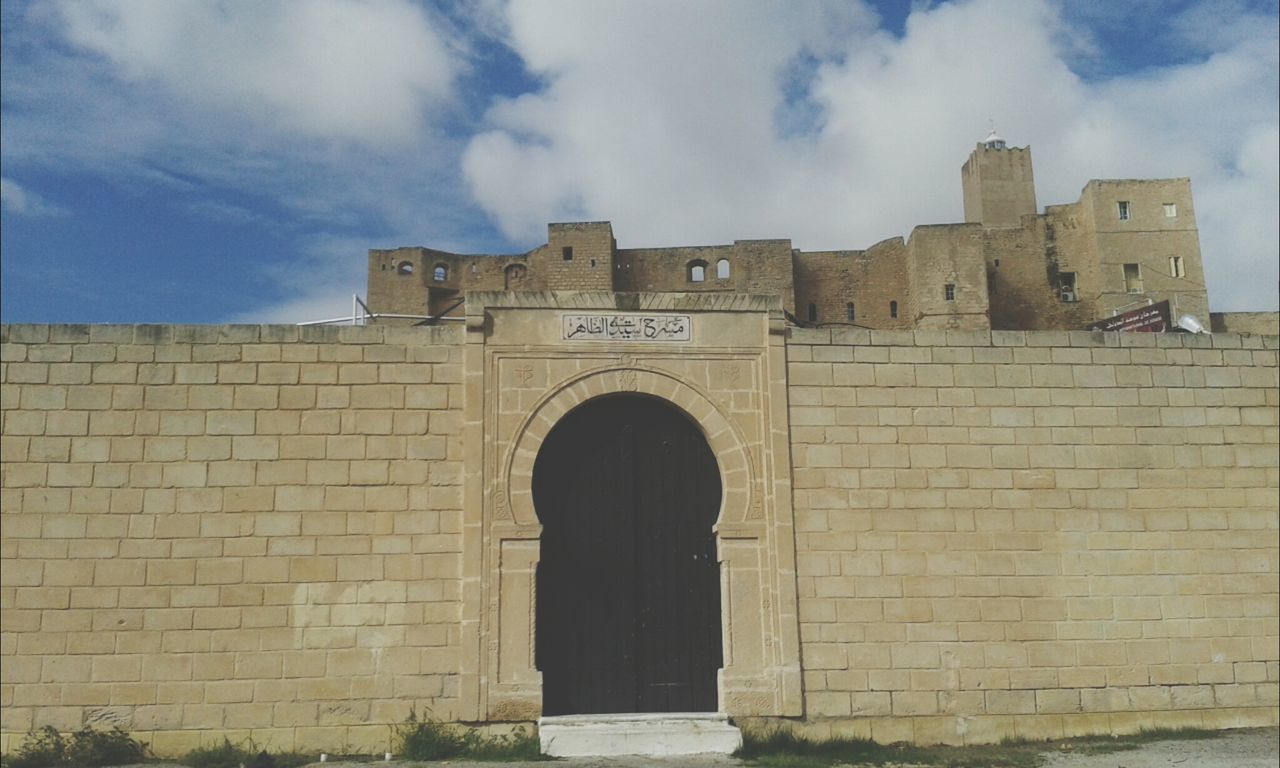 architecture, built structure, building exterior, sky, history, arch, low angle view, stone wall, old, cloud - sky, the past, brick wall, wall - building feature, day, ancient, building, cloud, outdoors, old ruin, historic