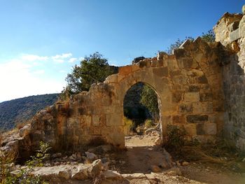 Old ruin building against sky