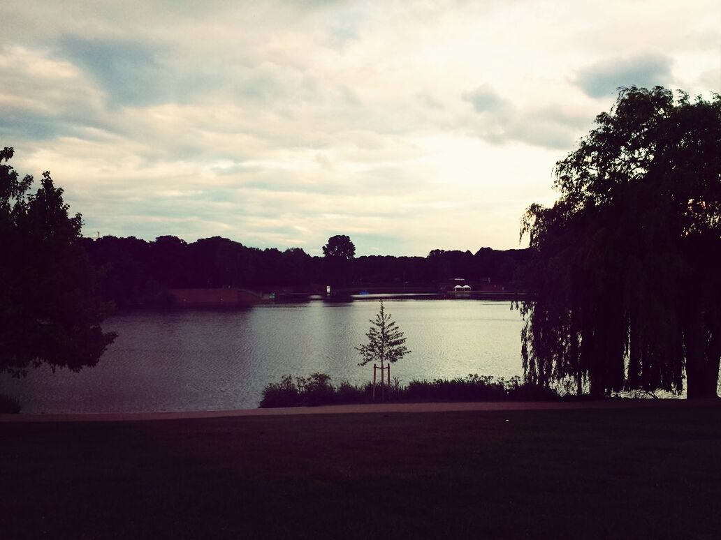 sky, tree, water, silhouette, lake, tranquil scene, tranquility, cloud - sky, scenics, sunset, beauty in nature, reflection, cloud, nature, river, cloudy, idyllic, dusk, calm, lakeshore