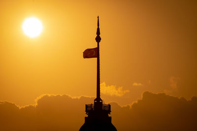 Maiden's tower and flag of turkey at sunset