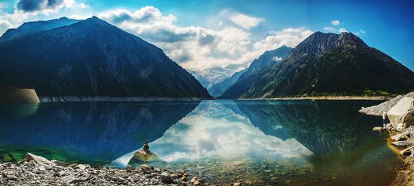 Panoramic view of lake and mountains against sky