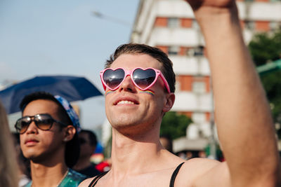 Portrait of young man wearing sunglasses