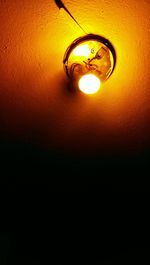 Illuminated light bulb on wall