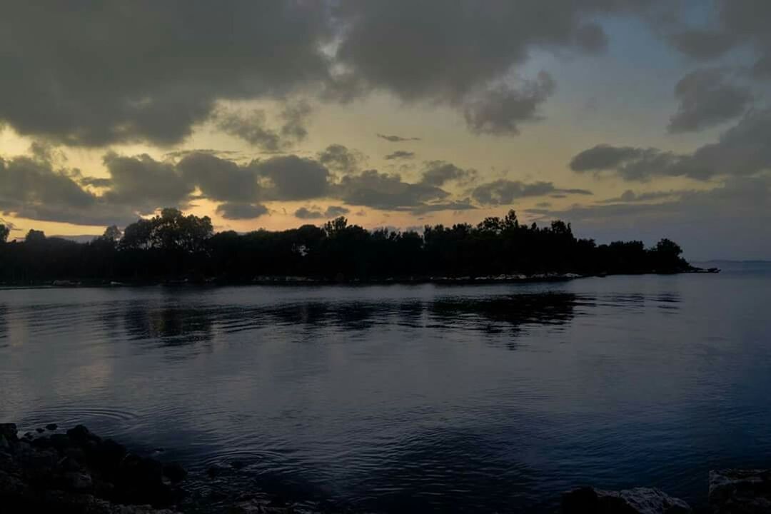 water, sunset, sky, tranquil scene, scenics, tranquility, silhouette, beauty in nature, cloud - sky, reflection, waterfront, lake, nature, idyllic, cloud, cloudy, rippled, dusk, outdoors, sea