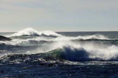 Waves splashing in sea