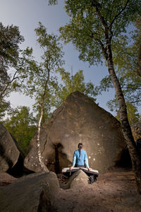 Mature woman preparing to boulder in the forest of fontainebleau